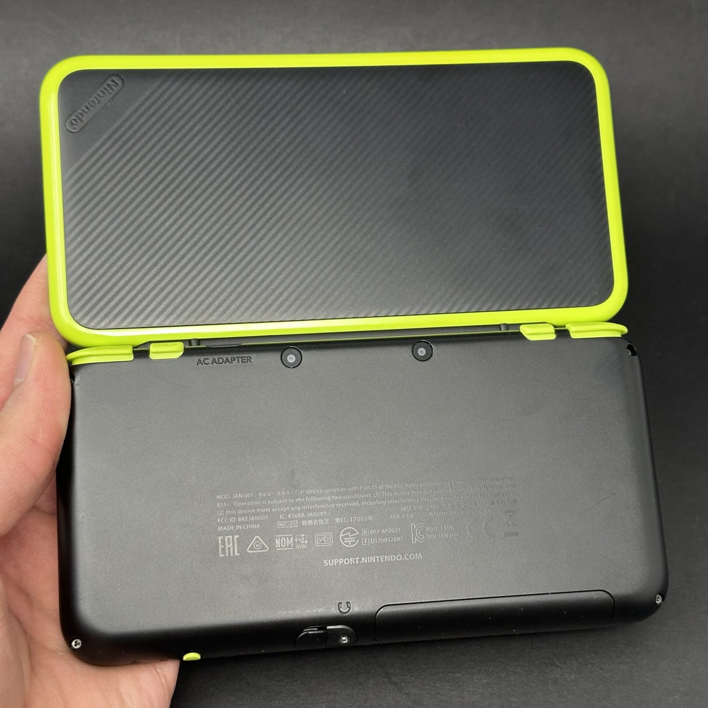 New 2DS Xl with 600+ Games | Black and Green